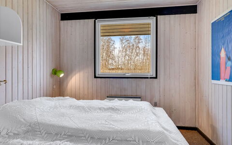 Tosti - 180M to the Fjord: Legna, Camera Da Letto, Interior Design, Soffitto, Pavimento, Camera, Letto, Lenzuolo, Bedding, Latifoglie