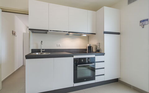 Casa Giuditta: Cucina, Elettrodomestico Da Cucina, Controsoffitto, Apparecchio Major, Cabinetry, Interior Design, Pavimentazione, Cucina Stufa, Pavimento, Camera