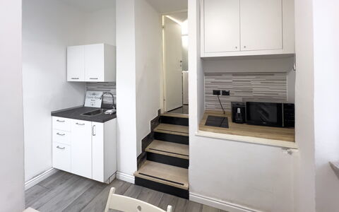 Casa Nina Seconda - Sanremo: Legna, Pavimentazione, Interior Design, Pavimento, Appartamento, Camera, Soffitto, Pavimento In Legno, Cucina, Apparecchio Major