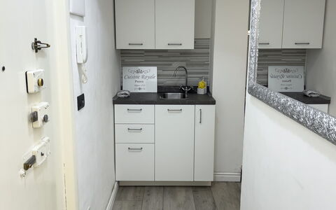 Casa Nina Seconda - Sanremo: Pavimentazione, Pavimento, Interior Design, Camera, Appartamento, Controsoffitto, Soffitto, Apparecchio Major, Cucina, Piastrella