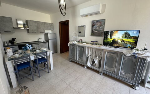 Il Volo Del Nibbio: Mobilia, Pavimentazione, Pavimento, Interior Design, Appartamento, Sedia, Camera, Soggiorno, Divano