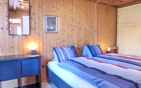 Chalet Träumli: Mobilia, Interior Design, Legna, Camera Da Letto, Camera, Letto, Soffitto, Pavimento, Pavimentazione, Lenzuolo