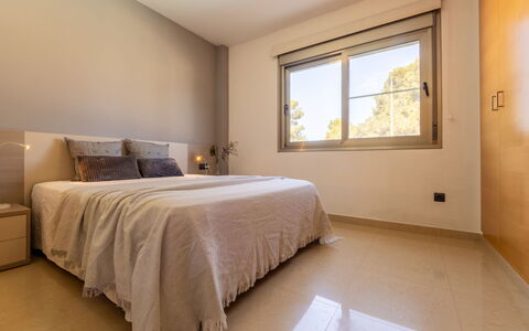 Grobro 1: Pavimentazione, Pavimento, Interior Design, Parete, Letto, Camera Da Letto, Legna, Soffitto, Camera, Mobilia