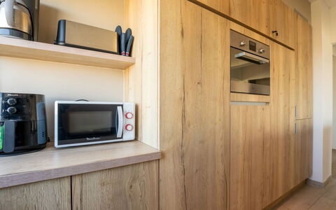 Verona: Interior Design, Legna, Pavimentazione, Cucina, Controsoffitto, Cabinetry, Mobilia, Elettrodomestico Da Cucina, Pavimento, Soffitto