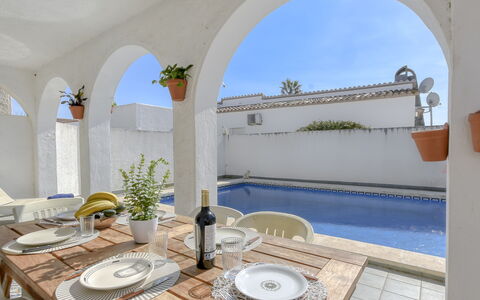 Steffy: Appartamento, Zona Residenziale, Urban Design, Condominio, Balcone, Hotel