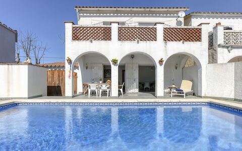 Steffy: Appartamento, Zona Residenziale, Urban Design, Condominio, Balcone, Hotel