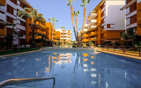 La Recoleta: Appartamento, Mobilia, Zona Residenziale, Balcone, Condominio, Sedia, Shade, Ricorrere, Costa, Hotel