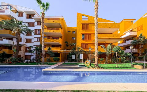 La Recoleta: Appartamento, Mobilia, Zona Residenziale, Balcone, Condominio, Sedia, Shade, Ricorrere, Costa, Hotel