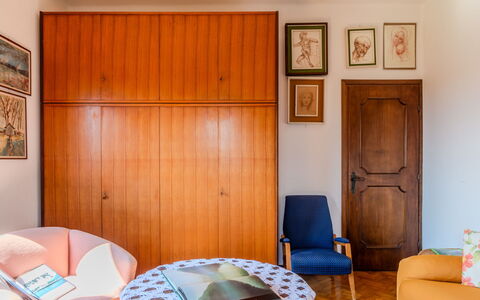 Mariarosa: Appartamento, Mobilia, Zona Residenziale, Balcone, Condominio, Sedia, Shade, Ricorrere, Costa, Hotel
