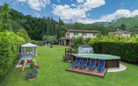 Il Casale: Arbusto, Giardino, Prato, Groundcover, Piscina, Landscaping, Cortile, Eco Hotel, Agriturismo, Backyard
