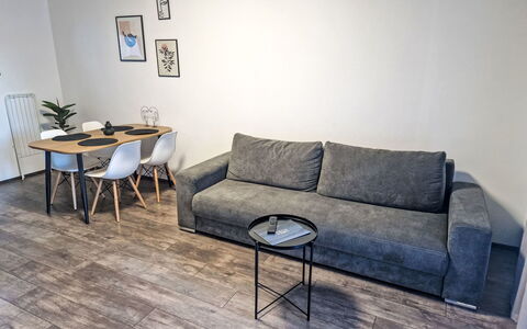 Lakeview Luxury Lodge & Garden: Pavimentazione, Mobilia, Pavimento, Legna, Divano, Interior Design, Pavimento In Legno, Camera, Appartamento, Soggiorno
