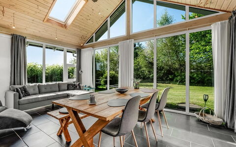 Fido - 500M to the Fjord: Legna, Interior Design, Soffitto, Mobilia, Pavimentazione, Divano, Cucina & Sala Da Pranzo Tavolo, Casa, Soggiorno, Sedia