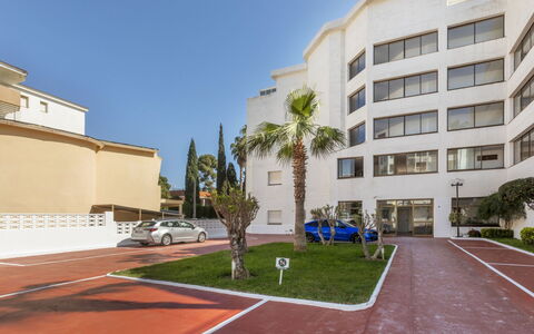 Marinada Cambrils: Piscina, Materiale Composito, Appartamento, Condominio, Villa, Landscaping, Ricorrere, Hotel, Balcone, Eco Hotel