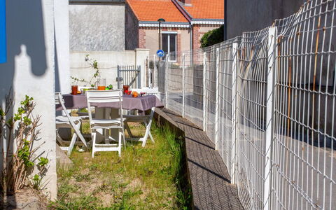 Les Gobions: Piscina, Materiale Composito, Appartamento, Condominio, Villa, Landscaping, Ricorrere, Hotel, Balcone, Eco Hotel