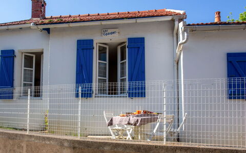 Les Gobions: Piscina, Materiale Composito, Appartamento, Condominio, Villa, Landscaping, Ricorrere, Hotel, Balcone, Eco Hotel