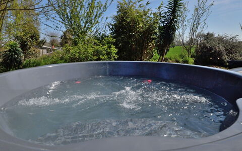 Les Châtaigners: Piscina, Materiale Composito, Appartamento, Condominio, Villa, Landscaping, Ricorrere, Hotel, Balcone, Eco Hotel