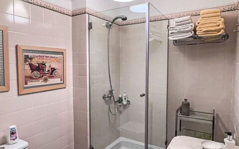 Apartamento Com 1 Quarto Ua33: Piscina, Materiale Composito, Appartamento, Condominio, Villa, Landscaping, Ricorrere, Hotel, Balcone, Eco Hotel
