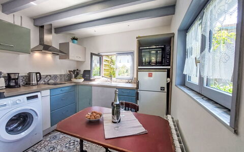 Charme de Banastère: Apparecchio Major, Lavatrice, Cucina, Interior Design, Mobilia, Pavimentazione, Controsoffitto, Pavimento, Elettrodomestico Da Cucina, Camera