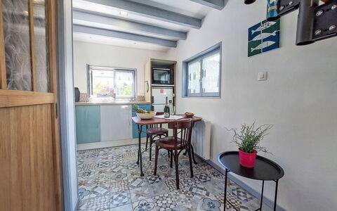 Charme de Banastère: Pavimentazione, Interior Design, Pavimento, Mobilia, Camera, Apparecchio Major, Soffitto, Sedia, Controsoffitto, Cucina
