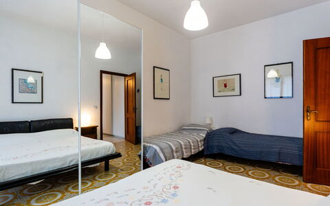 Casa del Mare: Mobilia, Pavimento, Interior Design, Letto, Pavimentazione, Parete, Camera Da Letto, Camera, Soffitto, Tessile