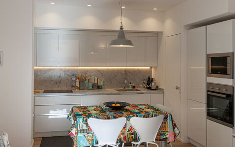 La Casa Dei Mandarini: Mobilia, Interior Design, Pavimentazione, Parete, Pavimento, Legna, Lampada, Soffitto, Cucina, Illuminazione