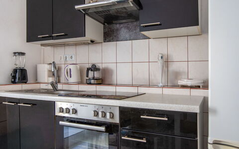 Adria: Elettrodomestico Da Cucina, Cucina, Controsoffitto, Cabinetry, Apparecchio Major, Cucina Stufa, Elettrodomestico, Stufa, Interior Design, Mobilia