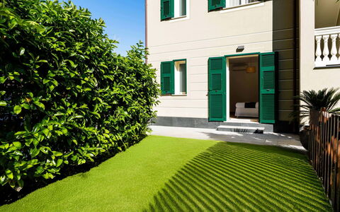 Libeccio: Zona Residenziale, Arbusto, Tetto, Casa, Villetta, Driveway, Estate, Raccordo, Landscaping, Cortile