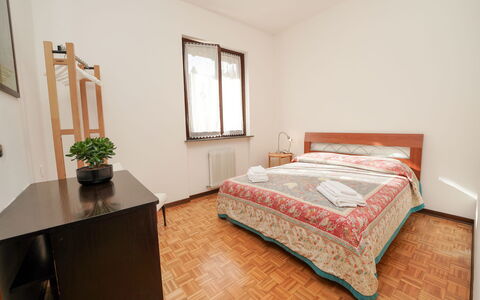 Re.ri: Letto, Bedding, Camera Da Letto, Interior Design, Lenzuolo, Pavimento, Mobilia, Pavimentazione, Camera, Legna