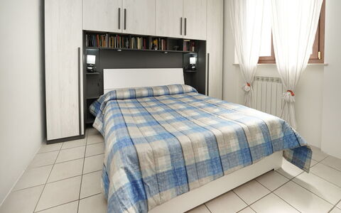 Casa Rigo: Mobilia, Camera Da Letto, Letto, Interior Design, Lenzuolo, Bedding, Pavimento, Pavimentazione, Biancheria, Camera