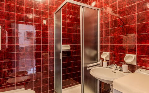 Al Molo: Pavimentazione, Pavimento, Interior Design, Idraulico Fixture, Soffitto, Idraulico, Piastrella, Bagno, Camera, Rubinetto