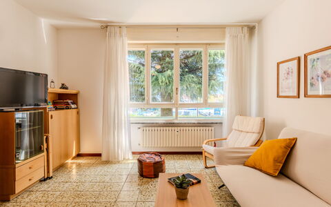 Al Molo: Mobilia, Interior Design, Pavimentazione, Pavimento, Legna, Divano, Camera, Soggiorno, Appartamento, Illuminazione