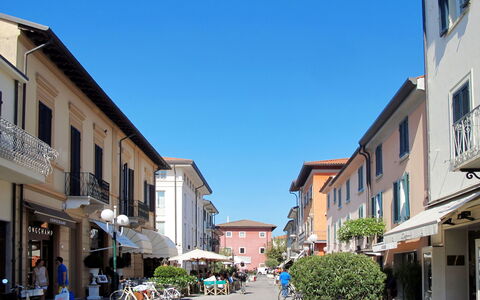 Villino Sonia: Costruzione, Manto Stradale, Zona Urbana, Città, Cittadina, Zona Residenziale, Strada, Spazio Pubblico, Quartiere, Facciata