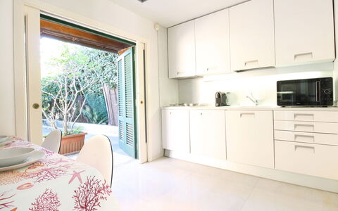 Villino Sonia: Pavimentazione, Legna, Interior Design, Pavimento, Mobilia, Cucina, Casa, Controsoffitto, Soffitto, Camera