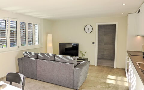 Huus Chloster, Apt Niesen: Interior Design, Divano, Mobilia, Pavimentazione, Parete, Pavimento, Soffitto, Appartamento, Camera, Soggiorno
