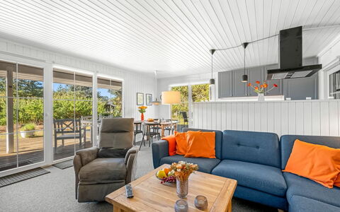 Brodde - 300M from the Sea: Mobilia, Interior Design, Pavimentazione, Legna, Soffitto, Divano, Pavimento, Tavolo, Pavimento In Legno, Soggiorno