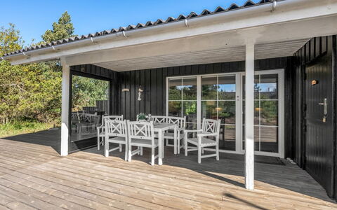 Brodde - 300M from the Sea: Legna, Portico, Latifoglie, Casa, Porta, Deck, Plank, Pavimento In Legno, Shade, Color Legno