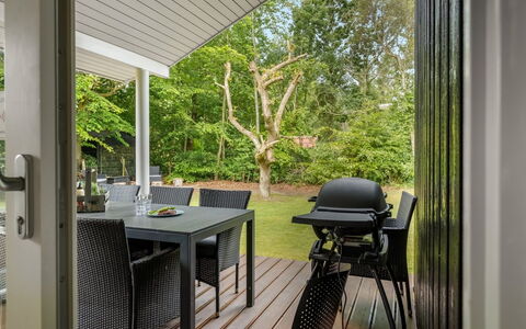Nanni - from the Sea: Legna, Casa, Portico, Deck, Latifoglie, Tetto, Color Legno, Pavimento In Legno, Eco Hotel