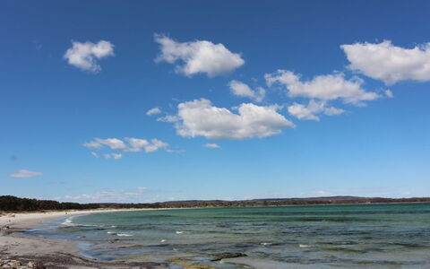 Felicia - 200M from the Sea: Cielo, Blu, Acqua, Corpo D'Acqua, Risorse Idriche, Ambiente Naturale, Spiaggia, Orizzonte, Costa
