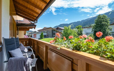 Niederau 26: Balcone, Pianta Della Casa, Eco Hotel, Color Legno, Vaso Di Fiori