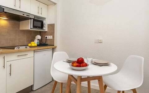 Homey: Interior Design, Mobilia, Pavimentazione, Pavimento, Controsoffitto, Casa, Camera, Cabinetry, Cucina, Appartamento