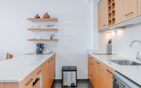Las Dunas Oliva Nova: Controsoffitto, Cucina, Cabinetry, Interior Design, Pavimentazione, Mobilia, Legna, Elettrodomestico Da Cucina, Pavimento, Casa