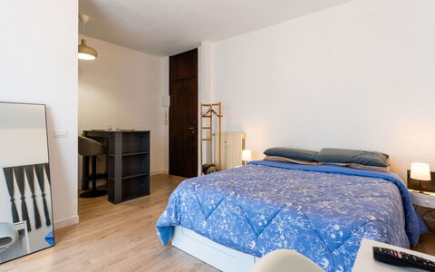 Modern Studio Nest: Zona Residenziale, Arbusto, Tetto, Casa, Villetta, Driveway, Estate, Raccordo, Landscaping, Cortile