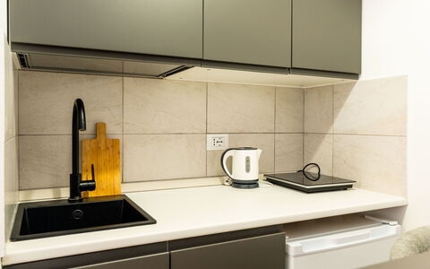 Modern Studio Nest: Zona Residenziale, Arbusto, Tetto, Casa, Villetta, Driveway, Estate, Raccordo, Landscaping, Cortile