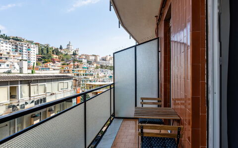Modern Studio Nest: Zona Residenziale, Arbusto, Tetto, Casa, Villetta, Driveway, Estate, Raccordo, Landscaping, Cortile