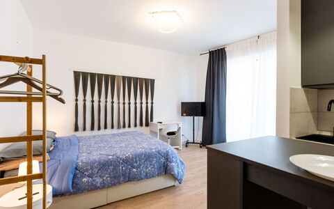 Modern Studio Nest: Zona Residenziale, Arbusto, Tetto, Casa, Villetta, Driveway, Estate, Raccordo, Landscaping, Cortile