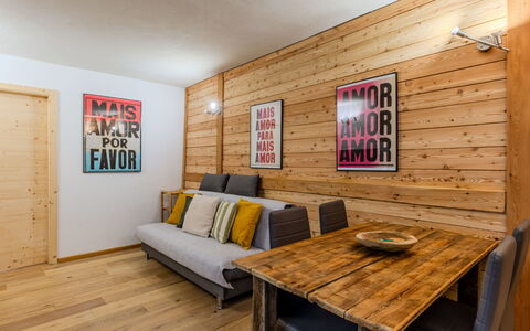 Pinzolo 4: Pavimentazione, Interior Design, Mobilia, Legna, Pavimento In Legno, Pavimento, Soffitto, Camera, Illuminazione, Pavimento Laminato