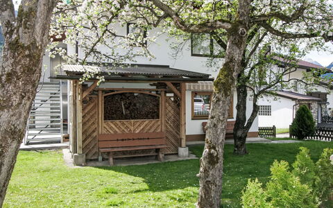 Manuel: Legna, Casa, Casa, Villetta, Porta, Portico, Giardino, Shade, Cortile, Estate