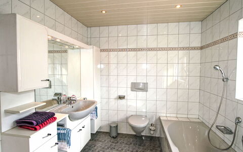 Manuel: Bagno, Idraulico Fixture, Lavandino Del Bagno, Interior Design, Lavello, Pavimentazione, Pavimento, Rubinetto, Idraulico, Camera