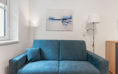 V Kapradí 5.4: Mobilia, Divano, Interior Design, Pavimentazione, Pavimento, Appartamento, Soggiorno, Camera, Lancia Cuscino
