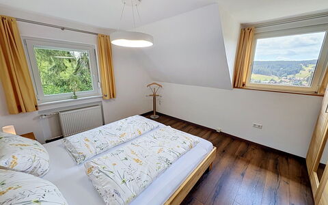 Blackforest Birdnest: Interior Design, Legna, Camera Da Letto, Letto, Pavimentazione, Casa, Pavimento, Camera, Soffitto, Bedding